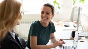 Woman peer coaching another woman - Learn2